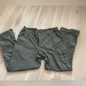 Duluth Trading Co Men's Olive Cargo Pants size 18